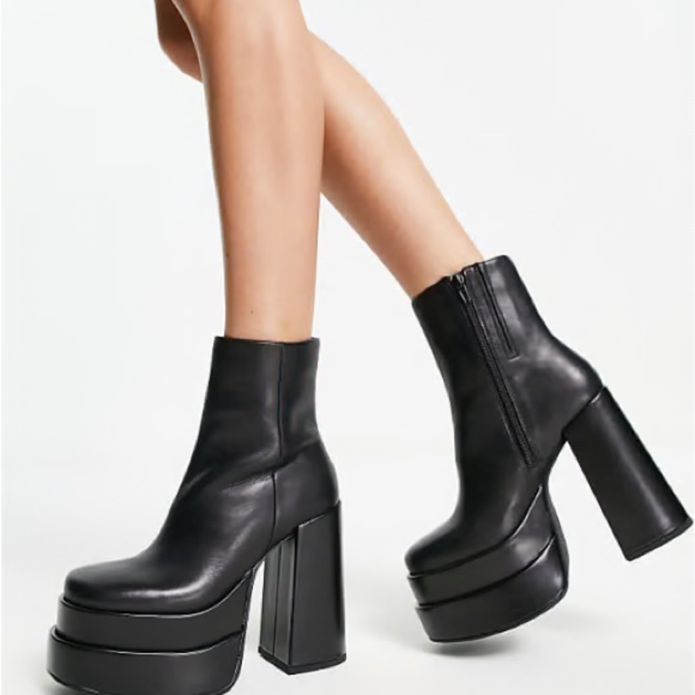 Steve Madden Cobra Platform Boots